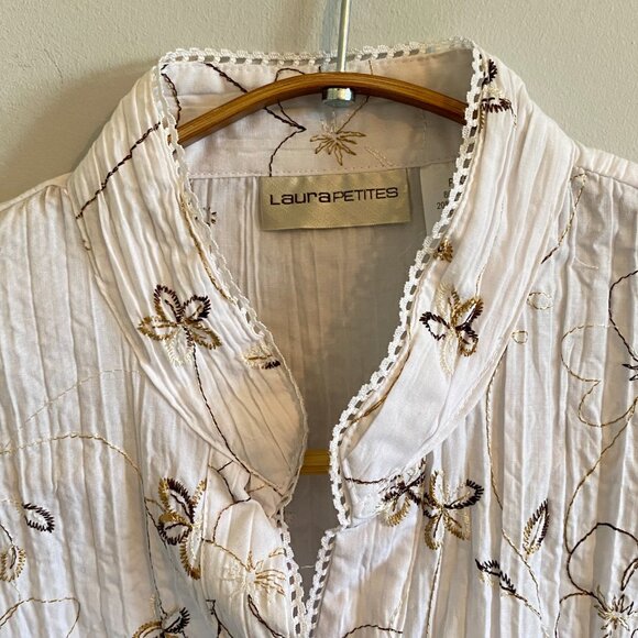 Embroidered Button Down Shirt with Tapered Waist and Trim Detail Y2K - Picture 2 of 11